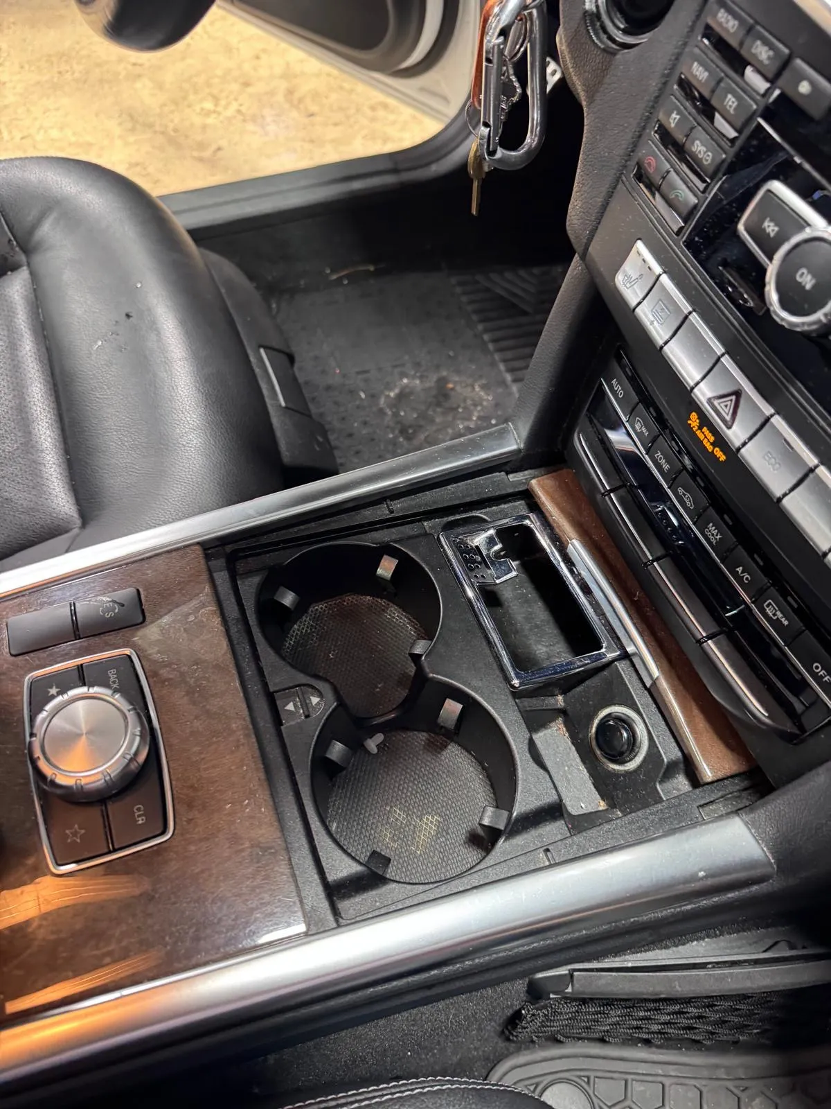 Mobile auto detailing work in New York 73